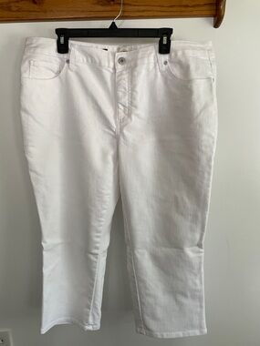 St. John's Bay White Cropped Jeans - Straight Ankle Fit